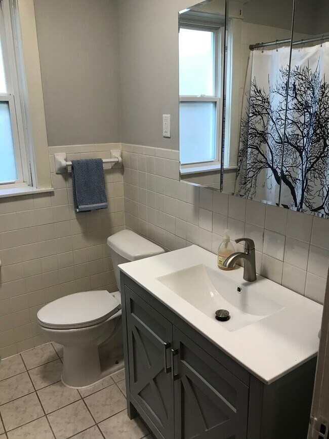 Building Photo - Newly renovated home in South Hampton! Wit...