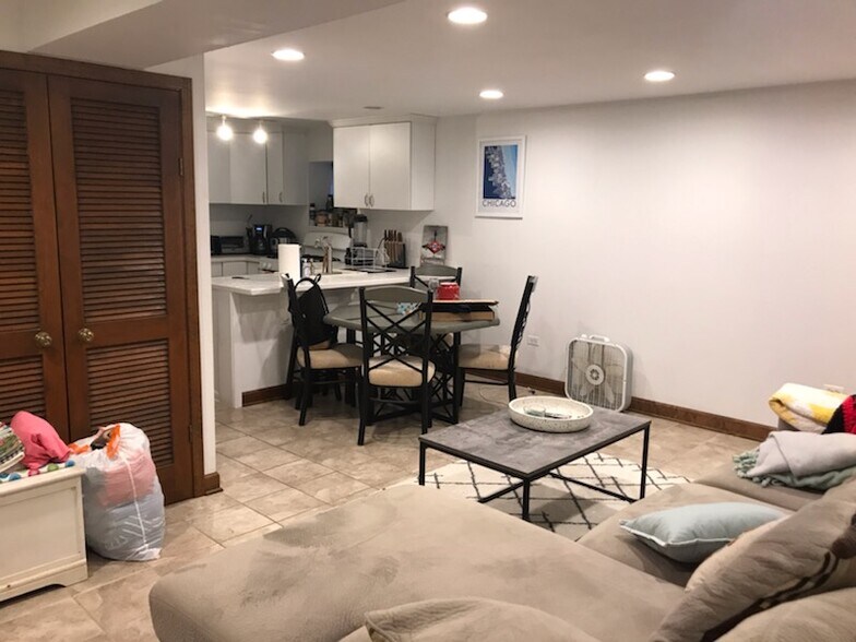 Front Room - 2333 N Janssen Ave