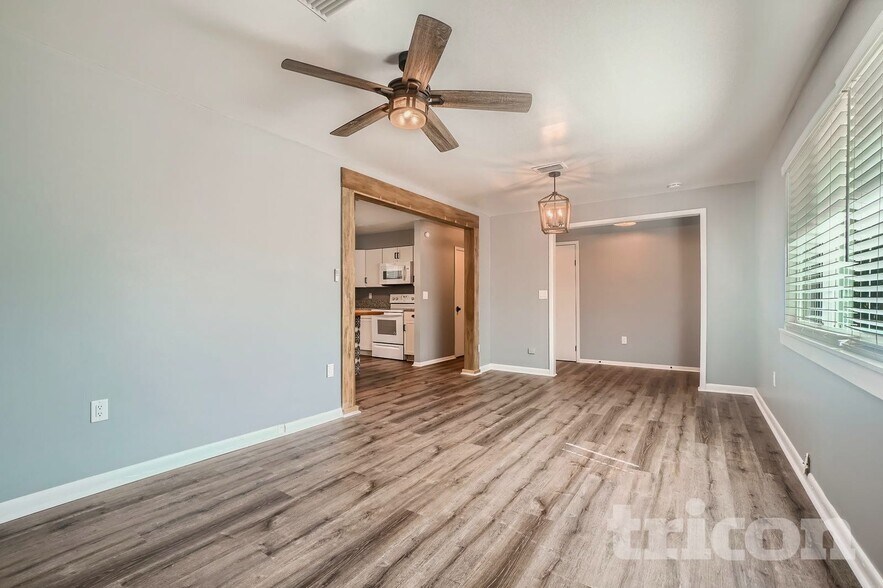 Building Photo - 243 E Bay Ave