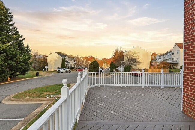 Building Photo - 15663 Viewpoint Cir