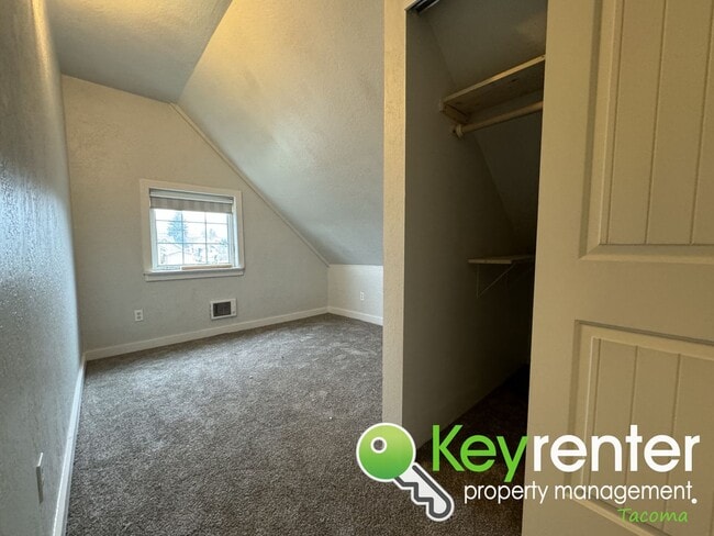 Building Photo - Captivating Multi-level 4Bed/2Bath Tacoma ...