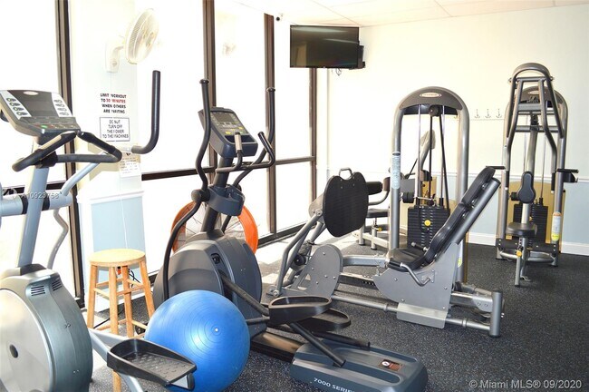 Building Photo - 2101 S Ocean Dr