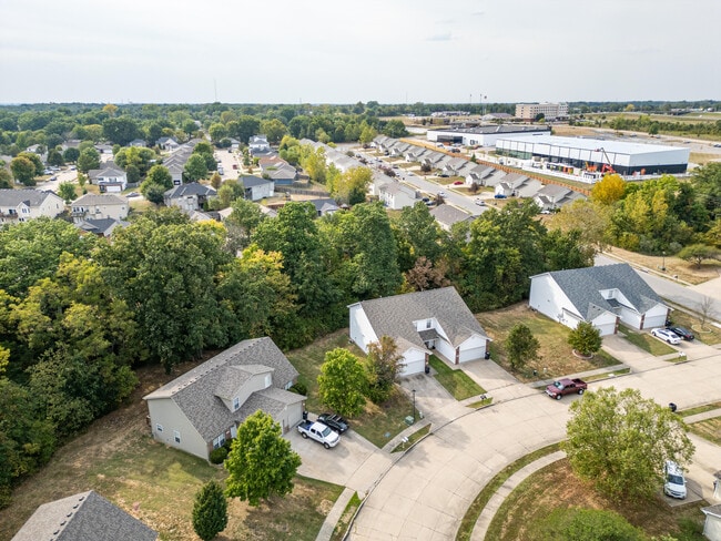 Building Photo - 307 Burnside Dr