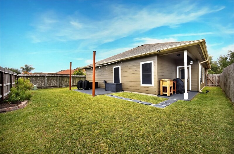 Building Photo - 2606 Las Brisas St