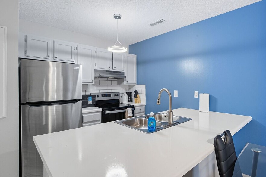Building Photo - 2 Kings Creek Dr