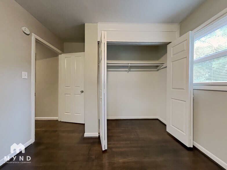 Building Photo - 5442 Southampton Rd