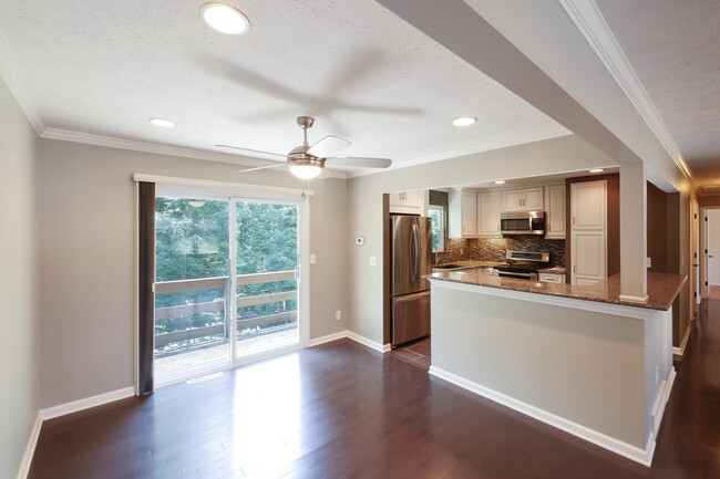 Building Photo - Renovated Singe Family Bi-Level near South...