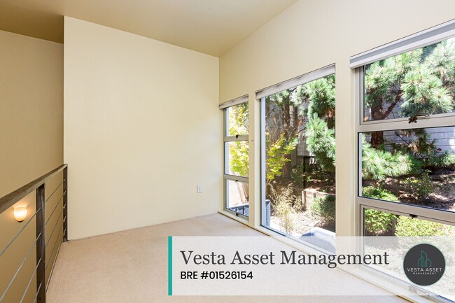 Building Photo - Lower Pacific Heights: Spacious 2-Level  L...