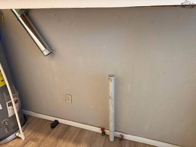 Building Photo - 1916 7th St