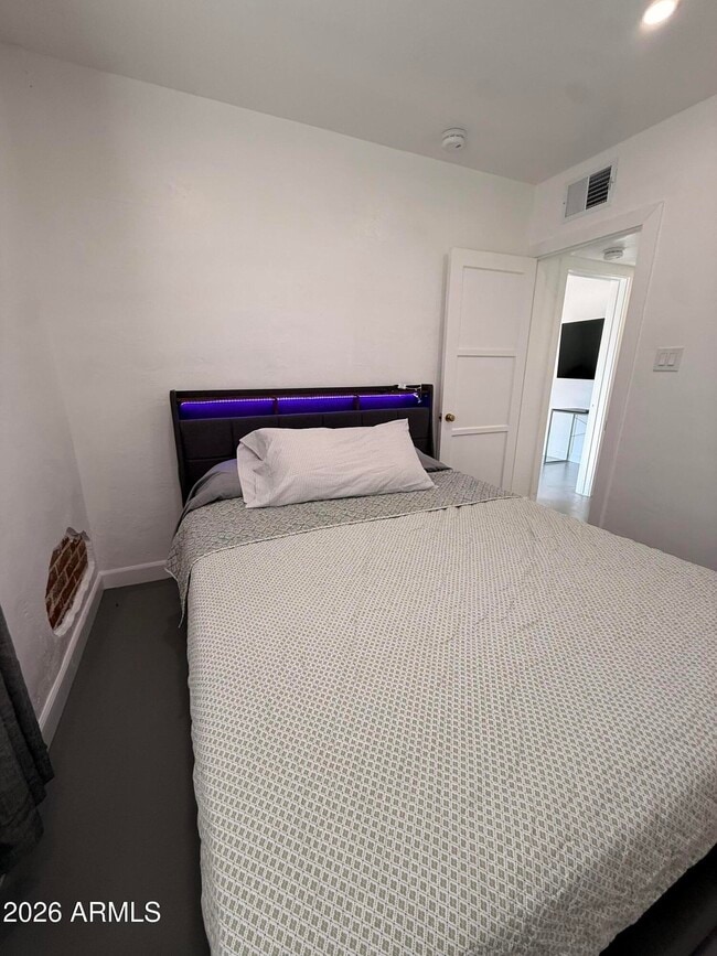 Building Photo - 2708 N Dayton St