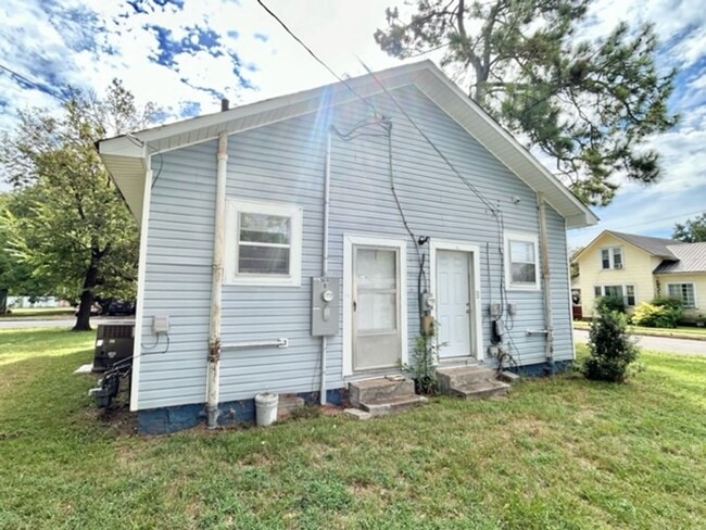 Building Photo - 3614 Bradley St SW