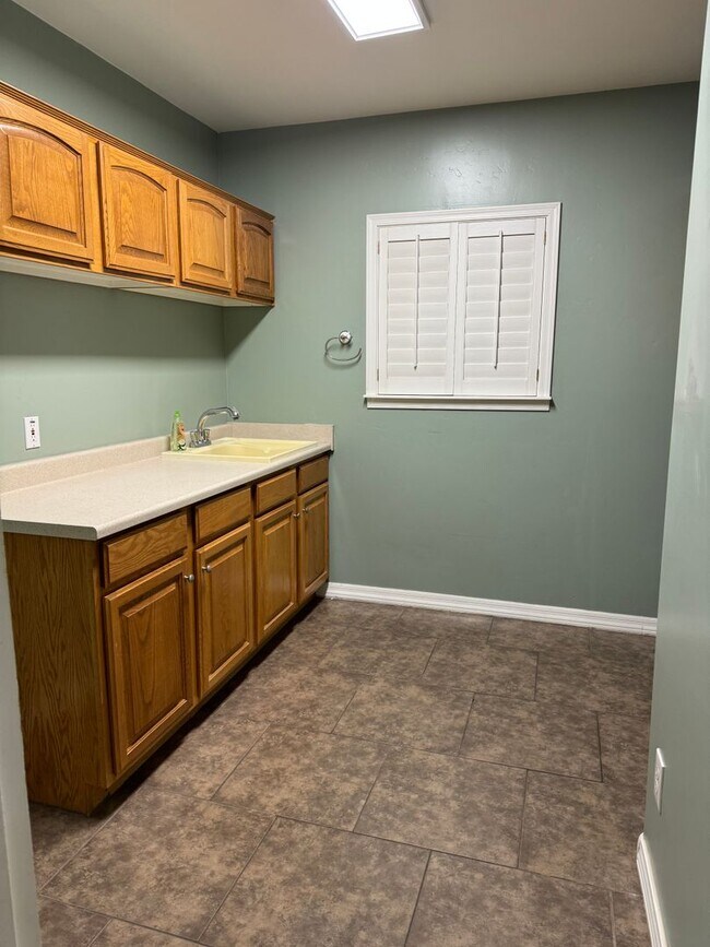 Building Photo - Stunning 4 bedroom custom home Mesa