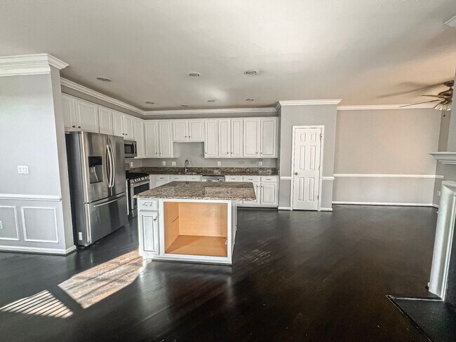 Building Photo - Stunning 3 Bed 3.5 Bath Brick Colonial End-Unit Townhome In Vibrant Kingstowne Community