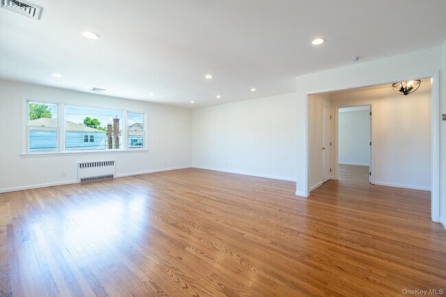 Building Photo - 107 Woodside Ave