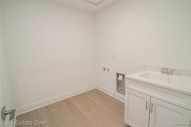 Building Photo - 49530 Coldwater Rdg Dr