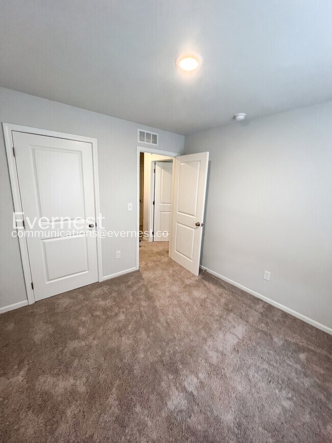 Building Photo - Lovely 3-Bedroom Home with Great Spaces / Pet-Friendly / Available Now!