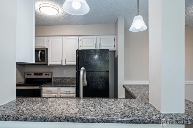 Building Photo - 607 Ravens Crest Dr