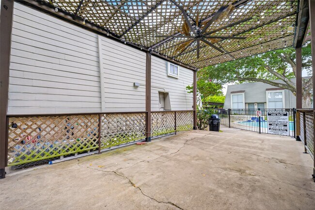 Building Photo - 5929 Queensloch Dr