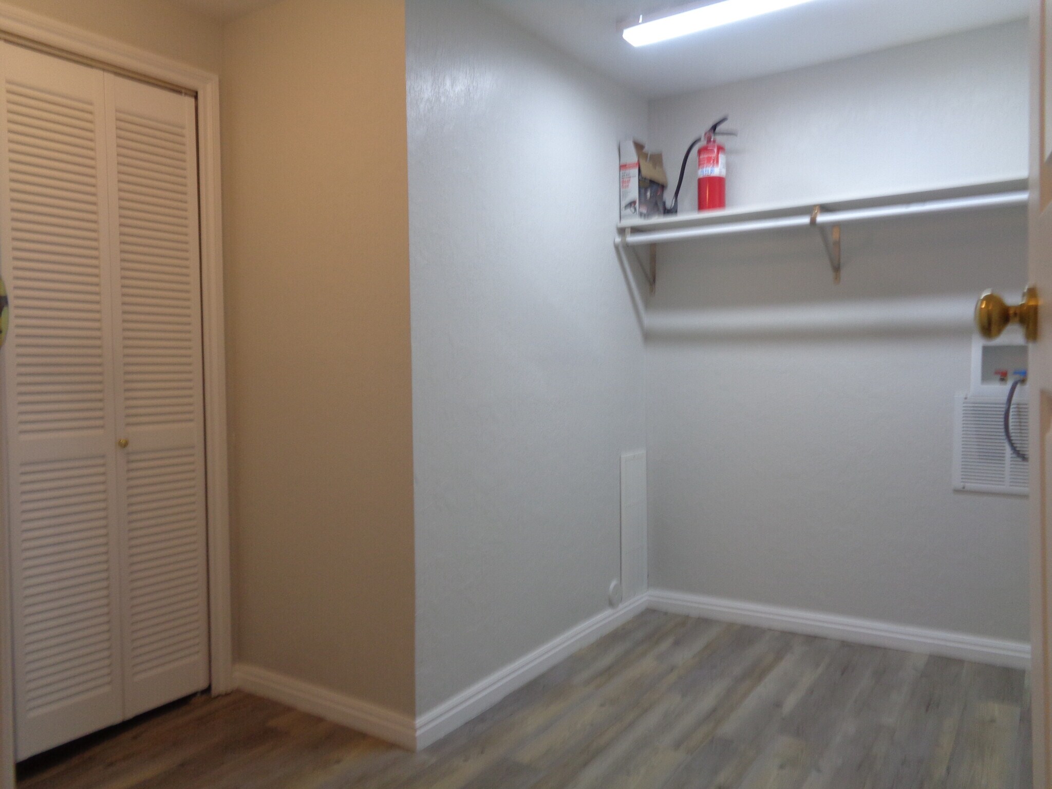 Building Photo - 8816 W Florence Dr