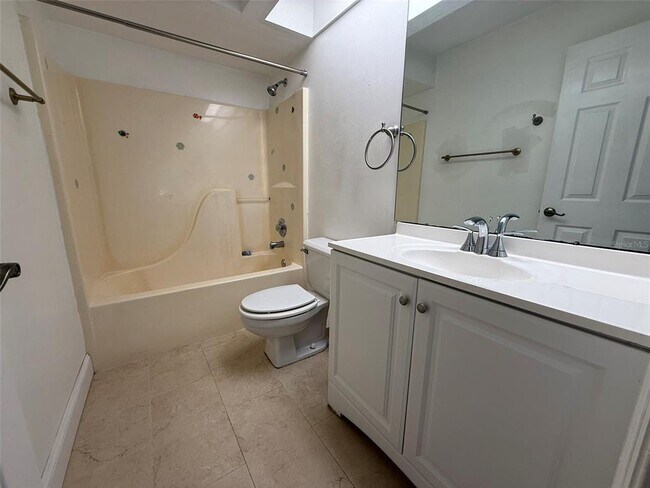 Building Photo - 1001 S Wapello St