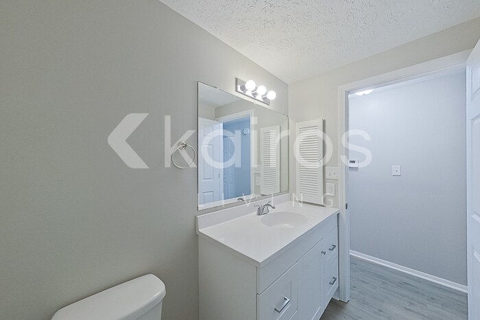 Building Photo - 10301 Starhaven Cir