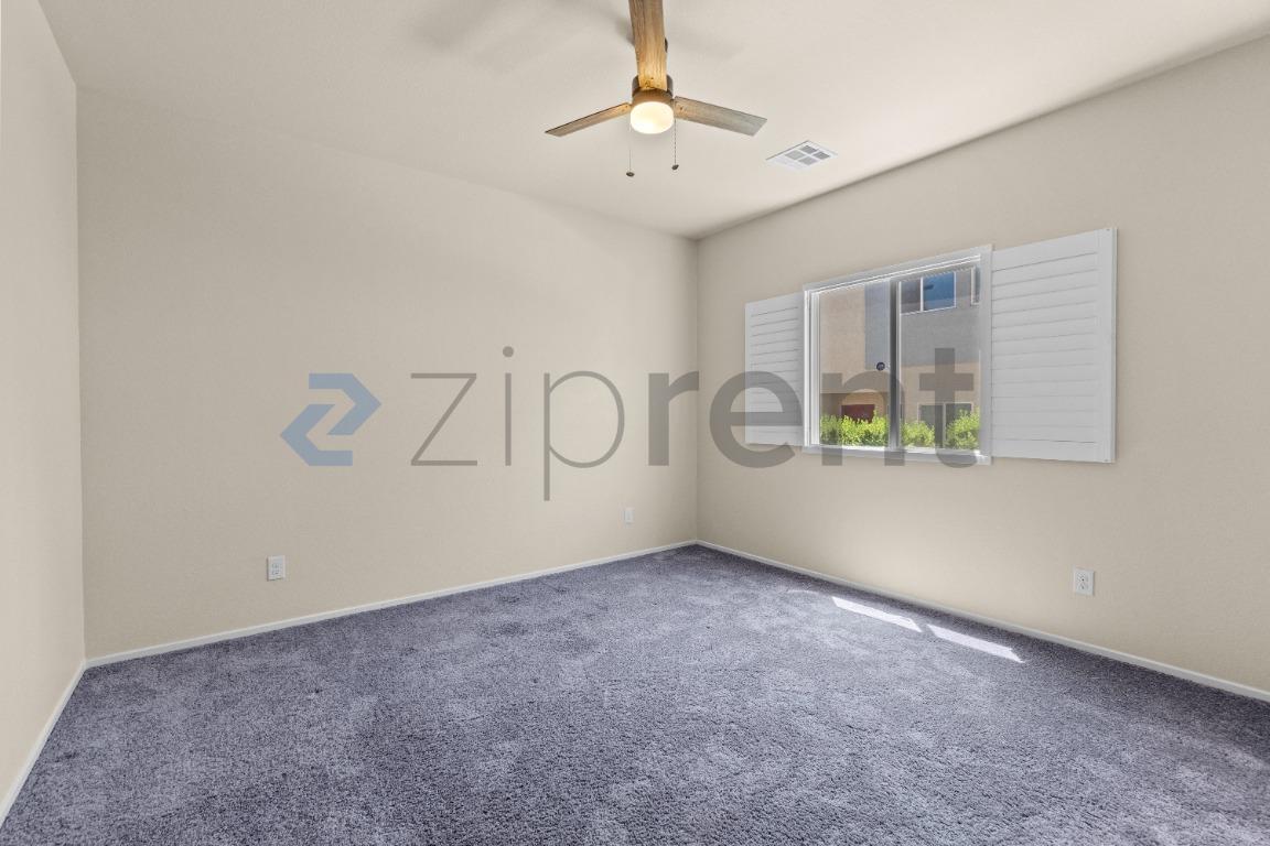 Building Photo - Unit