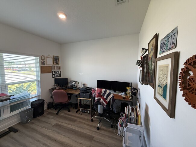 Building Photo - 319 Gray Owl Dr