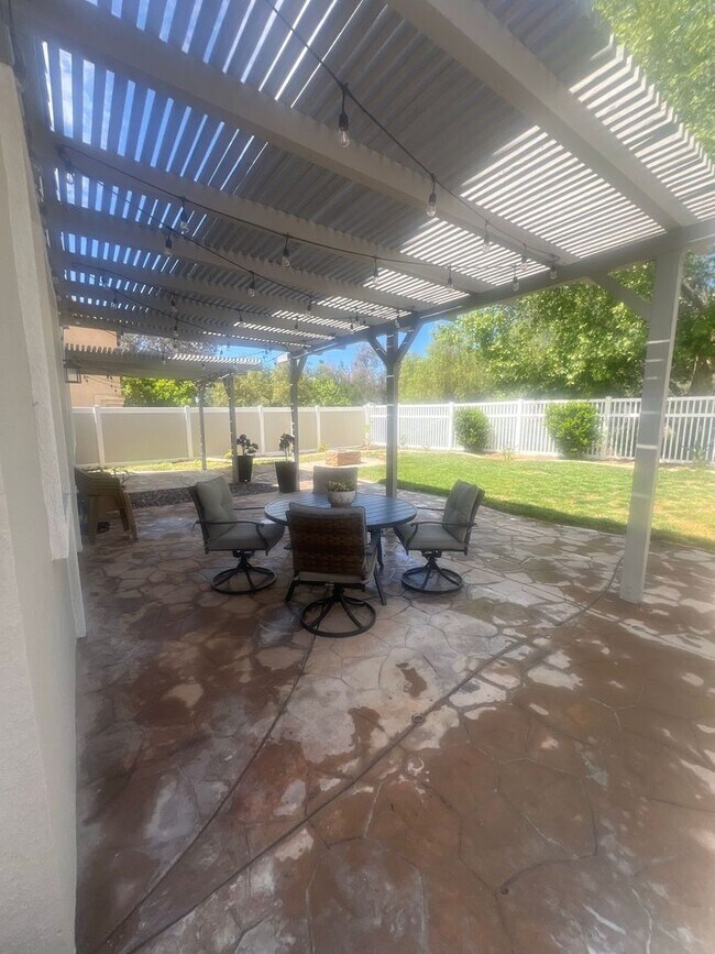 Building Photo - Welcome Home to Your Temecula Retreat!