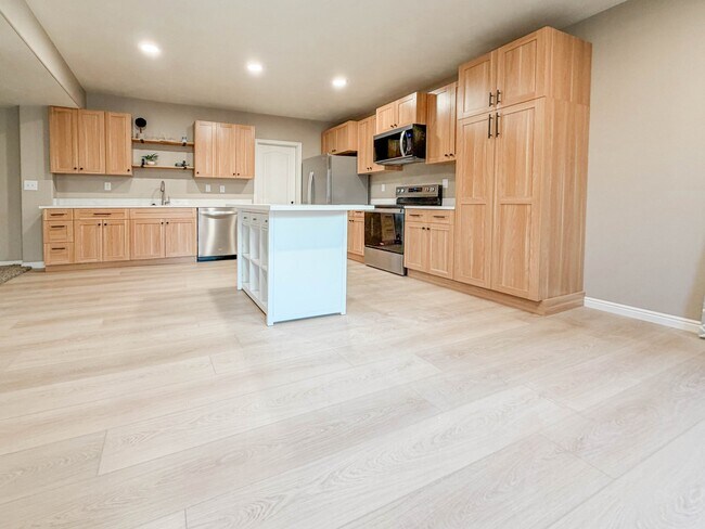 Building Photo - 963 Sage Ln
