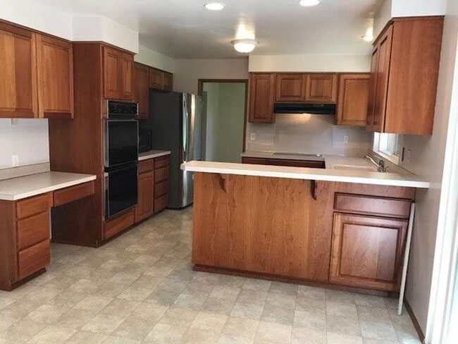 Building Photo - $4800 Beautiful park like 2 Story SFH,4BR,2.5BA, For Rent in Bellevue 98007