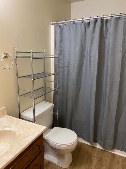 Separate joining bath for each bedroom - 119 Michael Dr