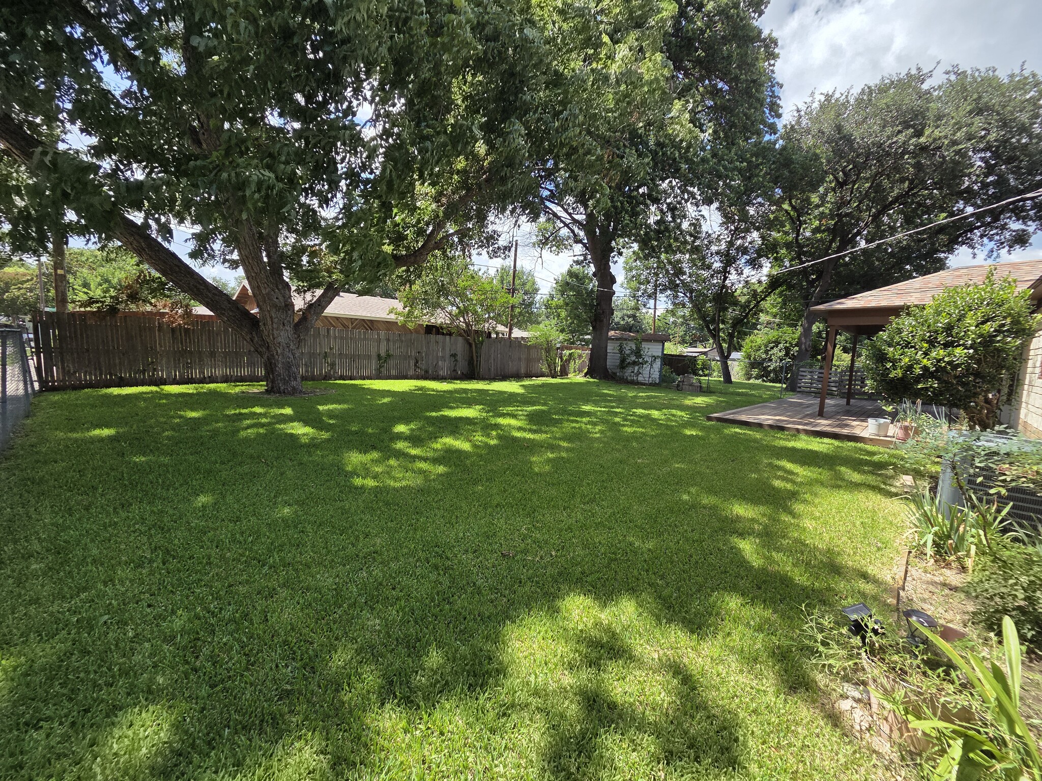 Building Photo - 1309 Shady Ln