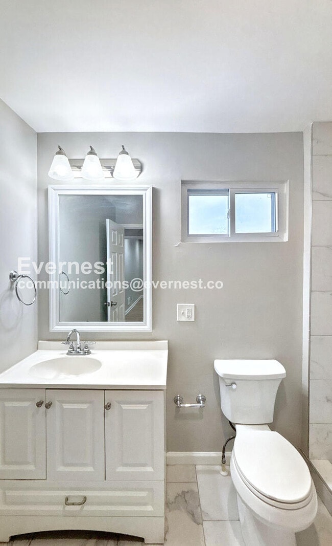 Building Photo - 2430 Steele Ave