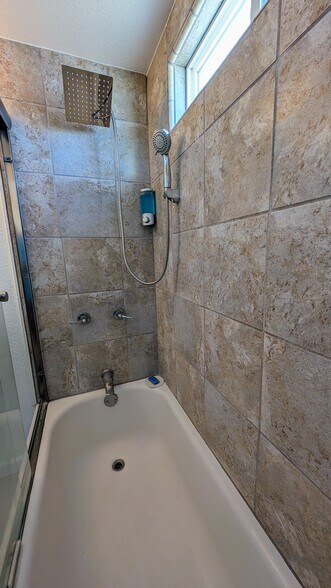 Building Photo - 72404 Cactus Dr