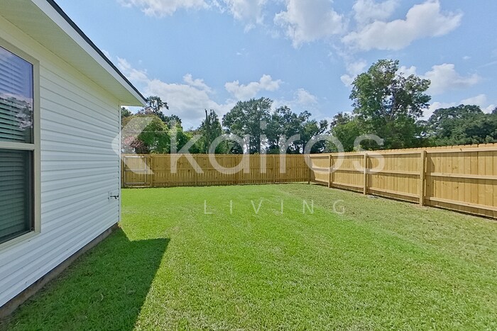 Building Photo - 200 Carencro St