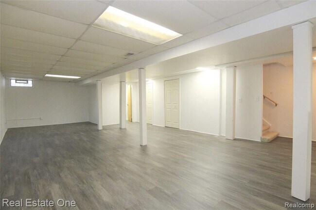 Building Photo - 2110 Hidden Meadows Dr