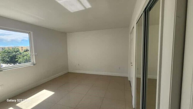 Building Photo - 6950 Miami Gardens Dr