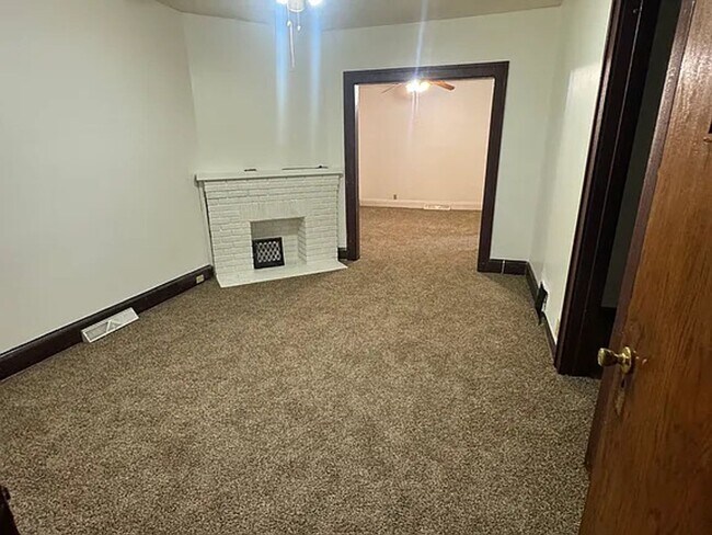 Building Photo - 44 E Brookside Ave