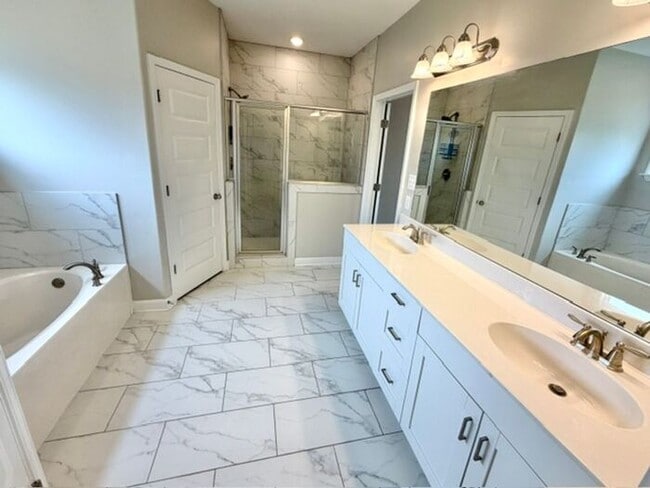 Building Photo - Now Leasing a 5 bedroom 3 bath home in Millington