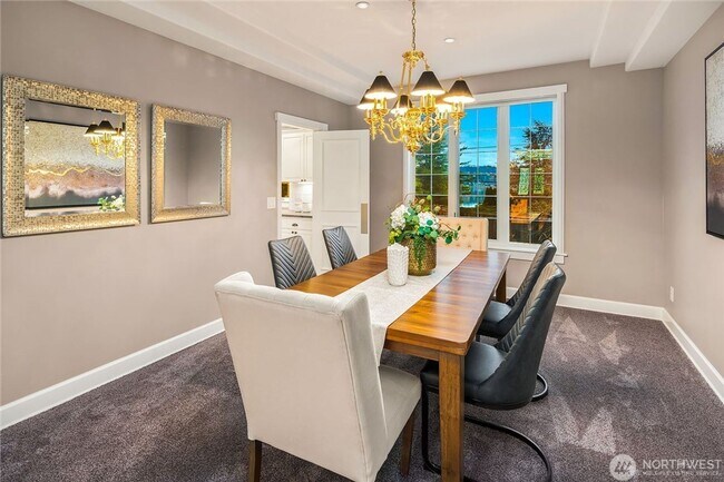 Building Photo - Beautiful Bellevue home with a View!