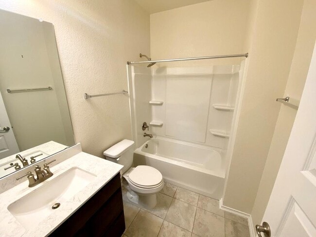 Building Photo - 1000 Danish Cove