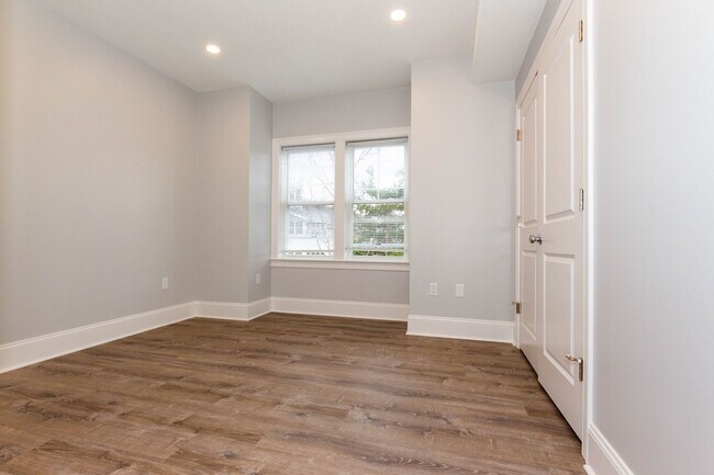 Building Photo - 120 Kenrick St