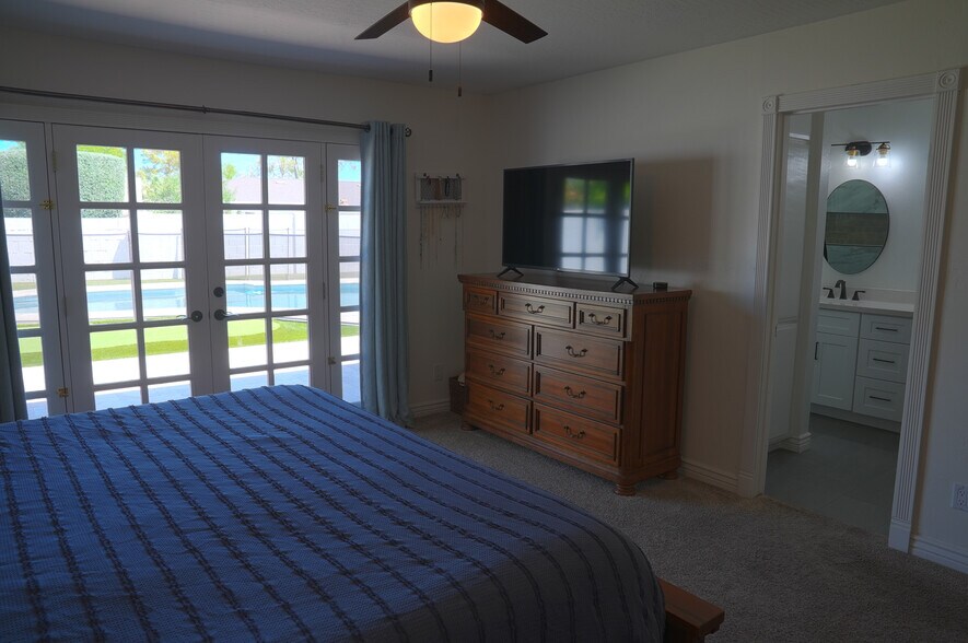 Building Photo - 2526 E Mercer Ln