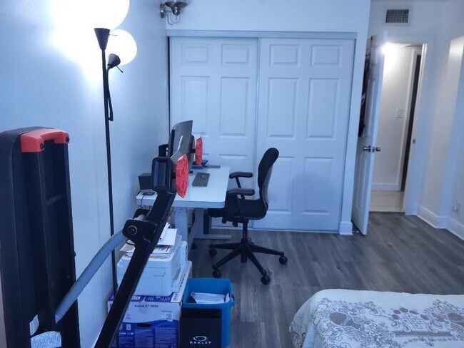 Building Photo - 550 Bayshore Dr