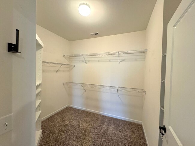 Building Photo - Stylish 3-Bed Home with Bonus Room & Private Backyard