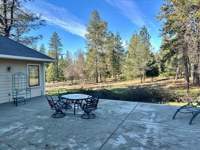 Building Photo - 10978 Squirrel Creek Rd