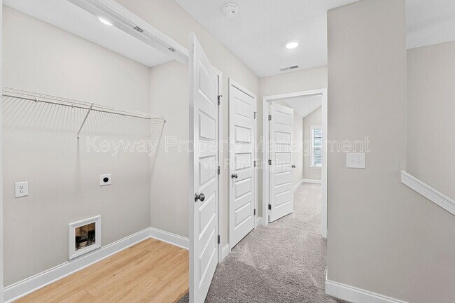 Building Photo - 3125 Venetian Dr