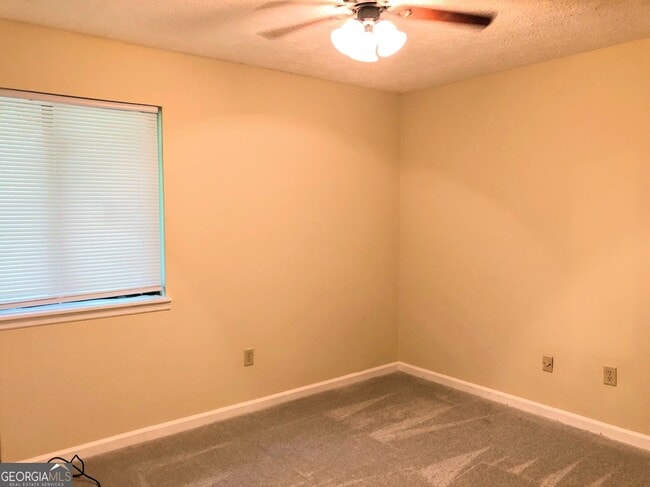Building Photo - 408 Lexington Heights