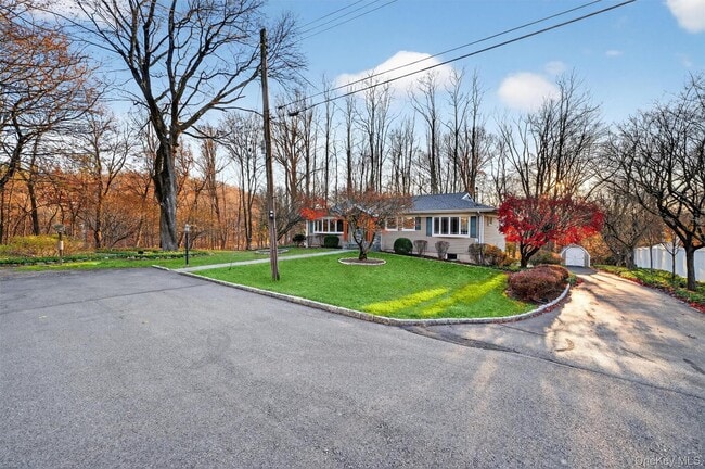 Building Photo - 350 Spring St