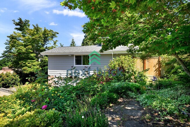 Building Photo - "Spacious 4-Bedroom Retreat with 3 Baths in the Heart of Kirkland – 2,480 Sq. Ft. of Pure Comfort!"